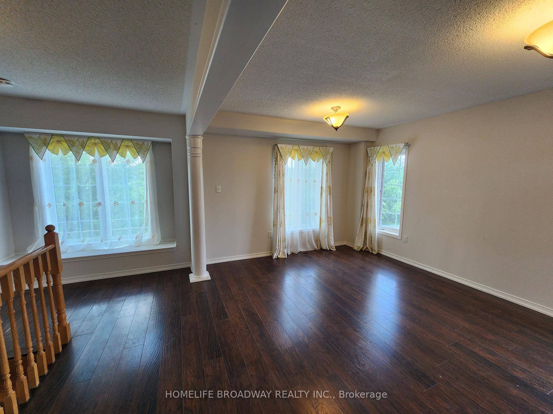 Photo 15 of 98 Hillwood Street, Markham, Berczy — HOMEH