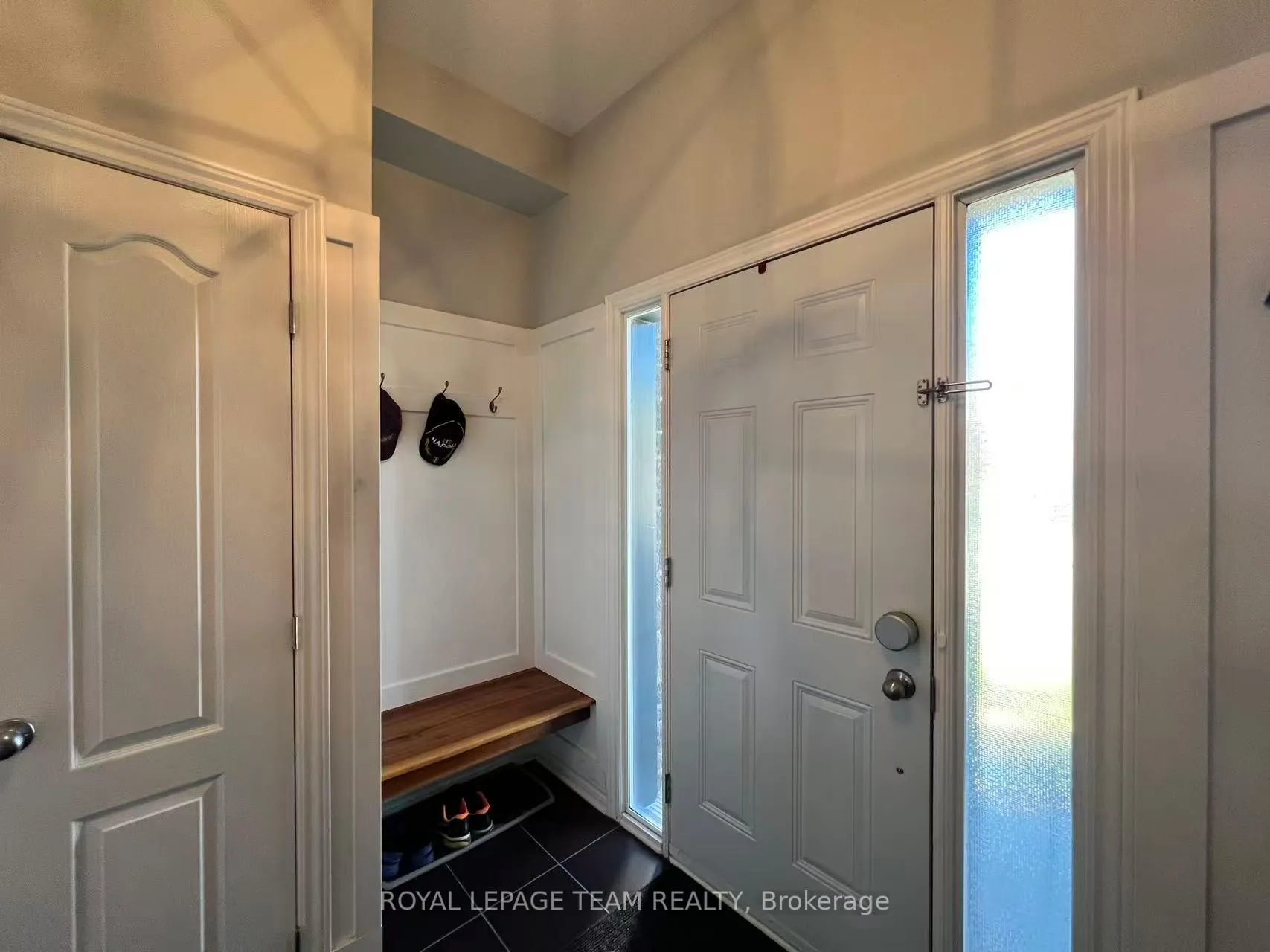 Photo 5 of 1097 Northgraves Crescent, Ottawa, Kanata - Emerald Meadows/Trailwest — HOMEH