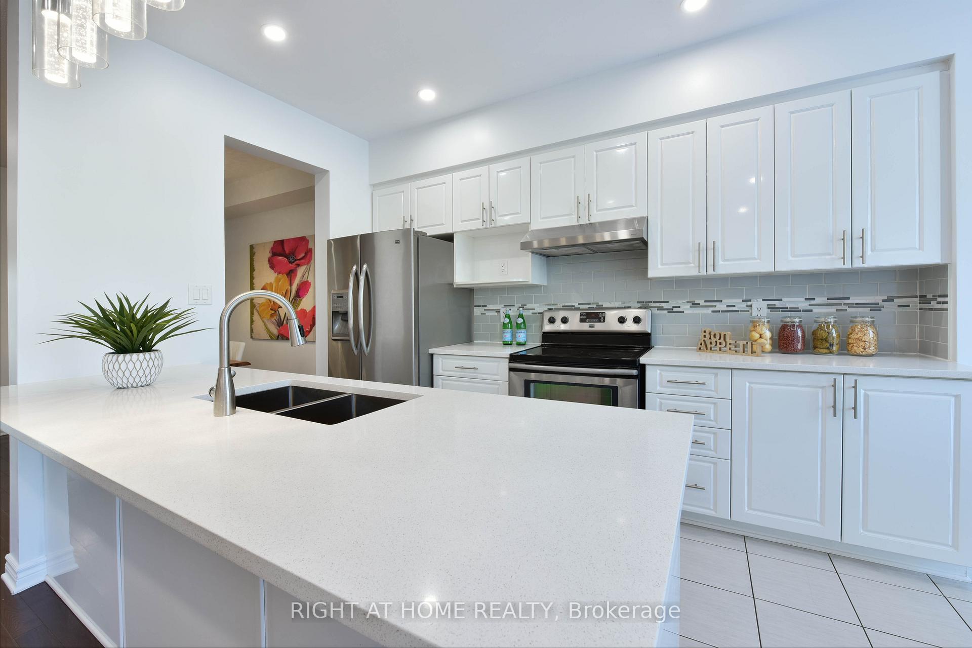 Photo 10 of 615 Remnor Avenue, Ottawa, Kanata - Kanata Lakes/Heritage Hills — HOMEH