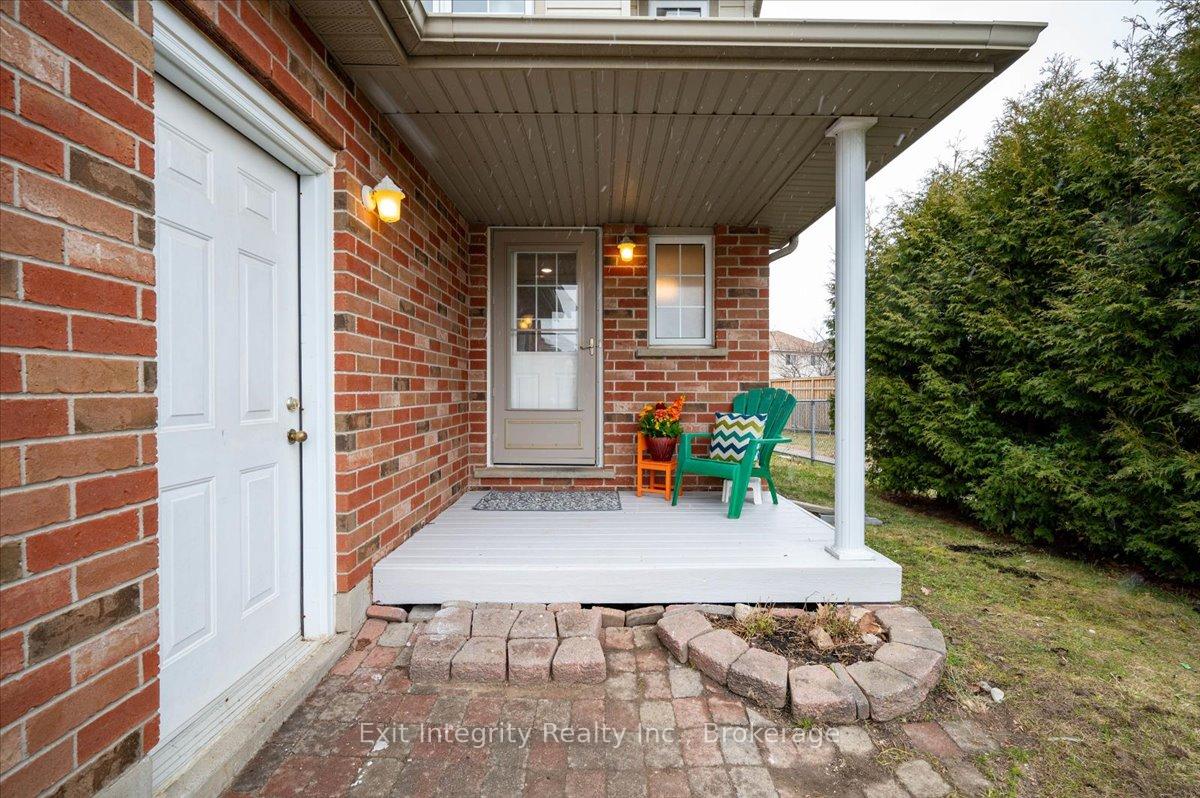 Photo 2 of 102 Bridlewreath Street, Kitchener — HOMEH