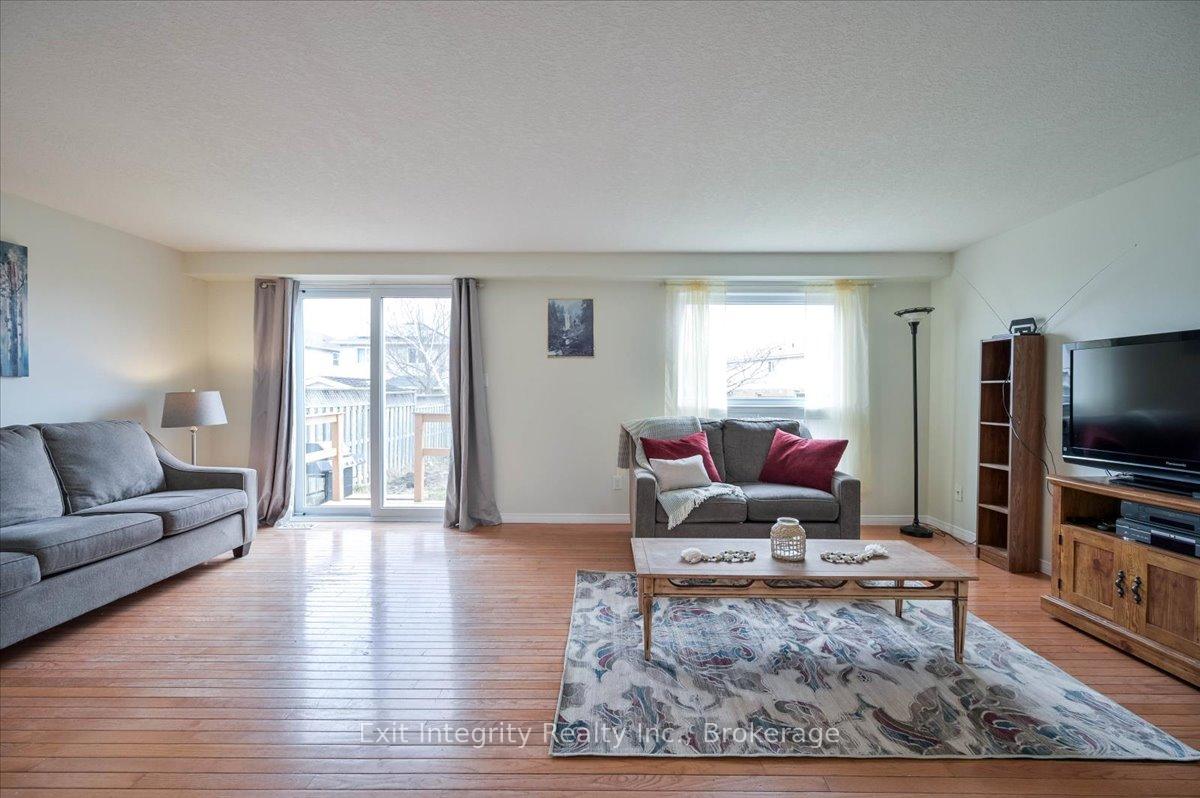 Photo 6 of 102 Bridlewreath Street, Kitchener — HOMEH
