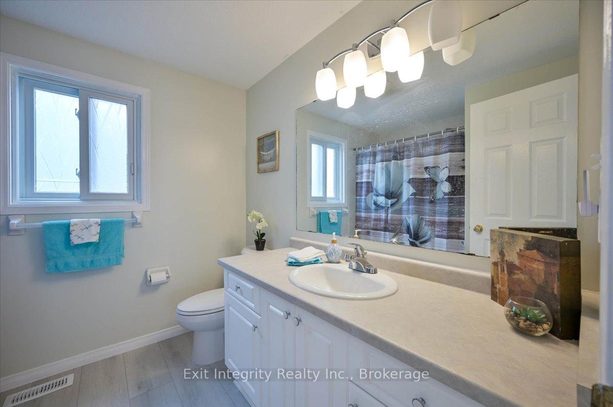 Photo 12 of 102 Bridlewreath Street, Kitchener — HOMEH