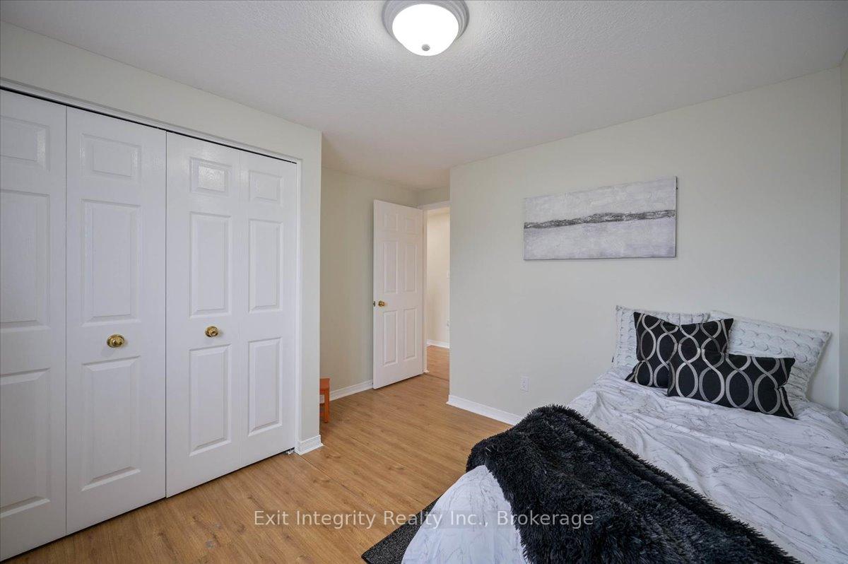 Photo 14 of 102 Bridlewreath Street, Kitchener — HOMEH