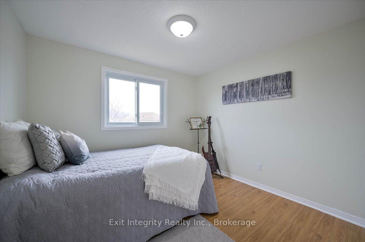 Photo 15 of 102 Bridlewreath Street, Kitchener — HOMEH