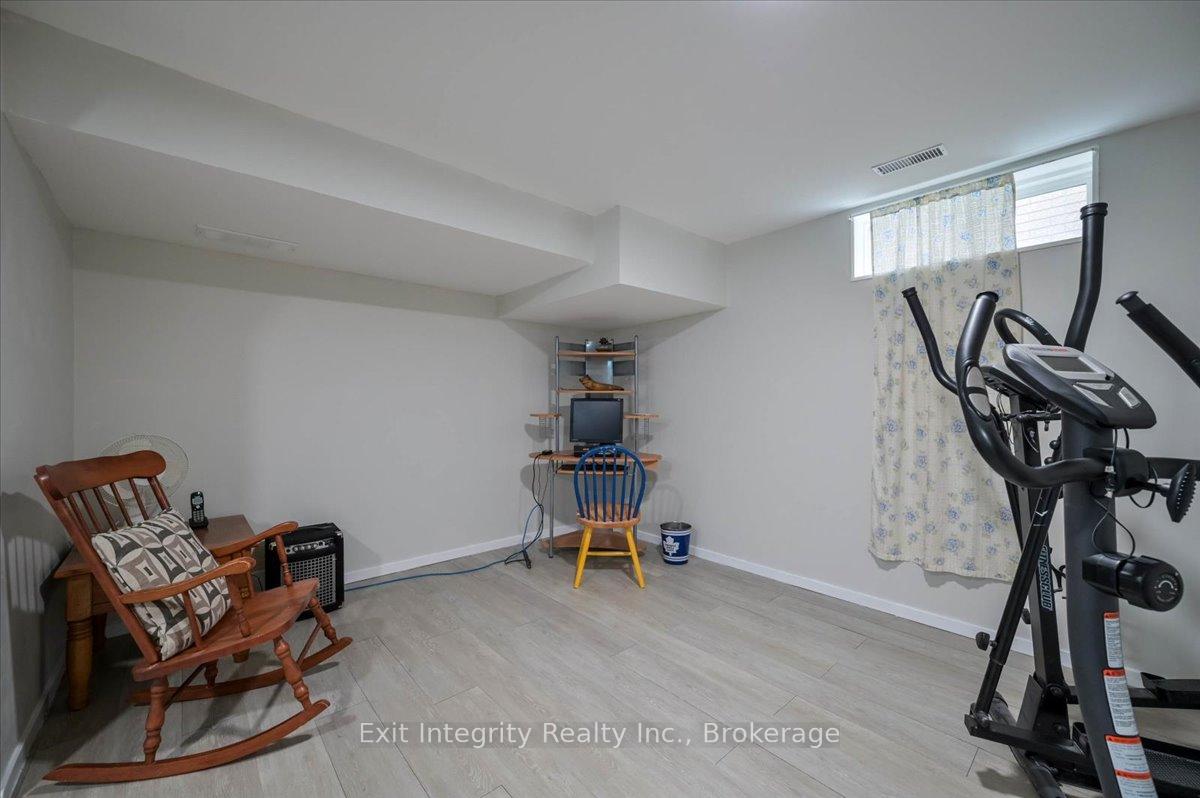 Photo 18 of 102 Bridlewreath Street, Kitchener — HOMEH