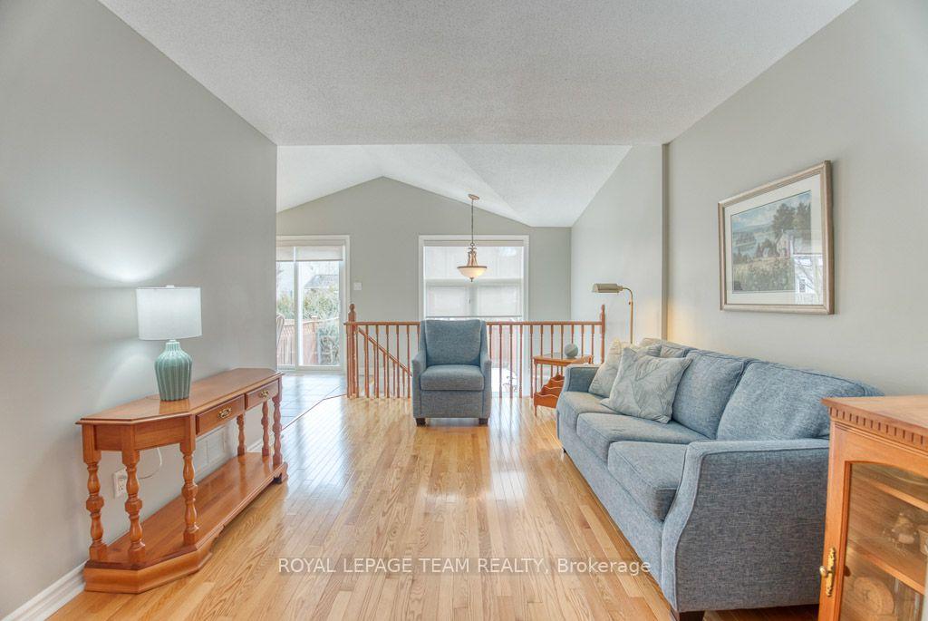 Photo 4 of 80 Saddlesmith Circle, Ottawa, Kanata - Emerald Meadows/Trailwest — HOMEH