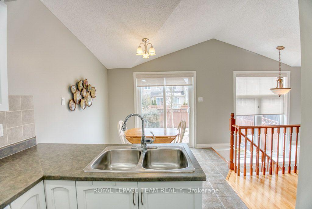 Photo 8 of 80 Saddlesmith Circle, Ottawa, Kanata - Emerald Meadows/Trailwest — HOMEH
