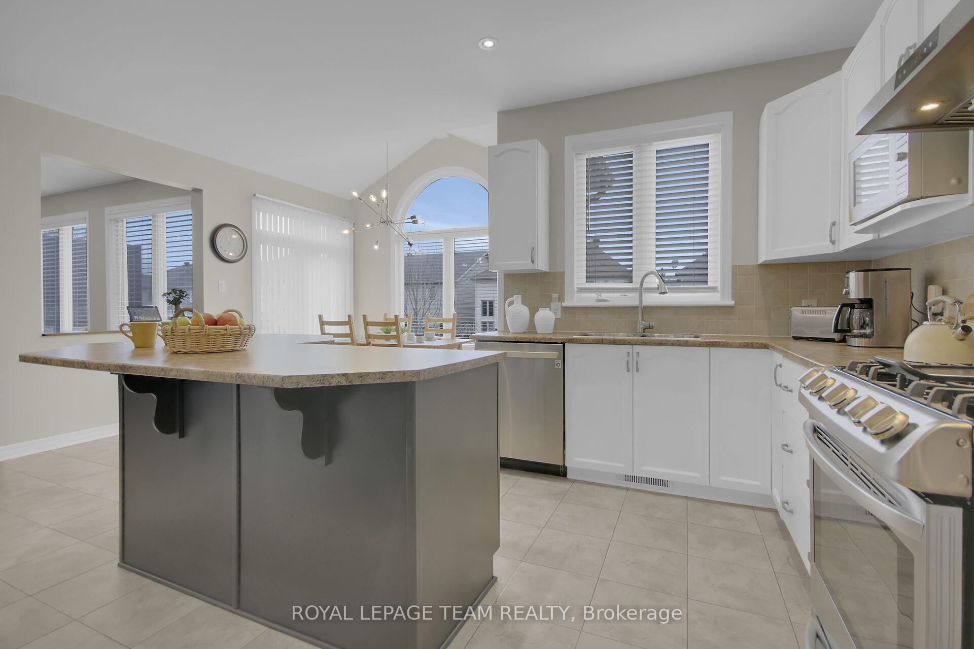 Photo 10 of 738 Kilmar Crescent, Ottawa, Kanata - Kanata Lakes/Heritage Hills — HOMEH
