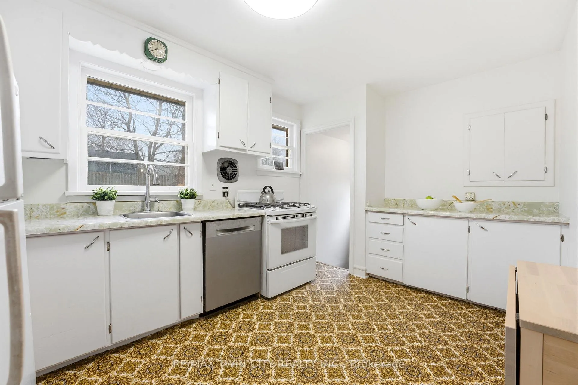 Photo 8 of 82 Glenview Avenue, Cambridge — HOMEH