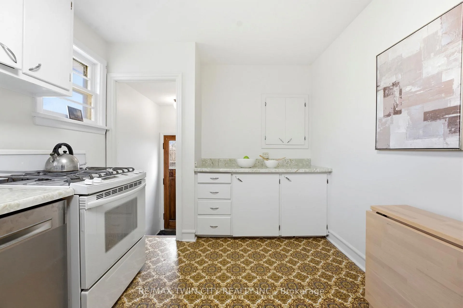 Photo 9 of 82 Glenview Avenue, Cambridge — HOMEH
