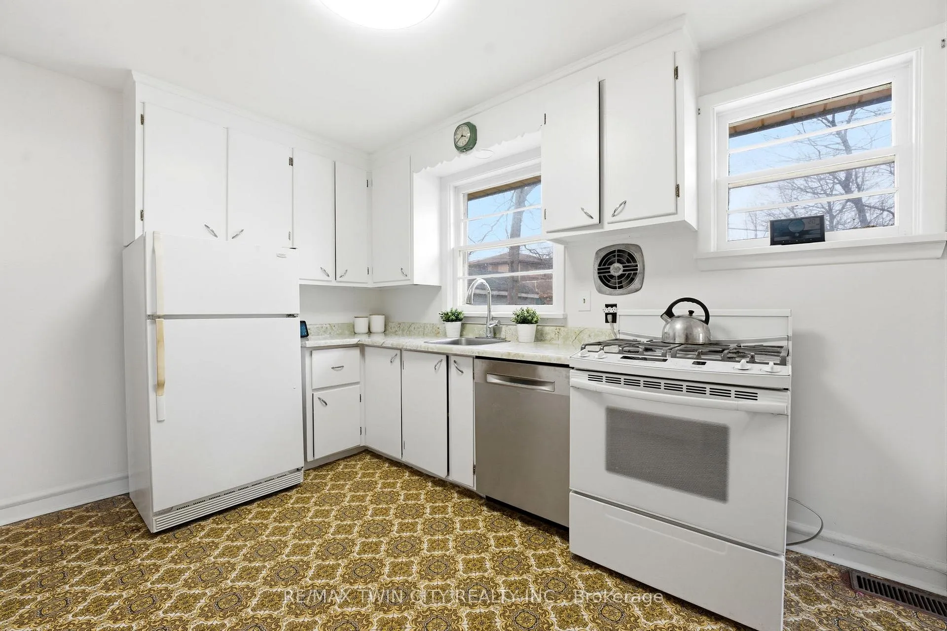 Photo 10 of 82 Glenview Avenue, Cambridge — HOMEH