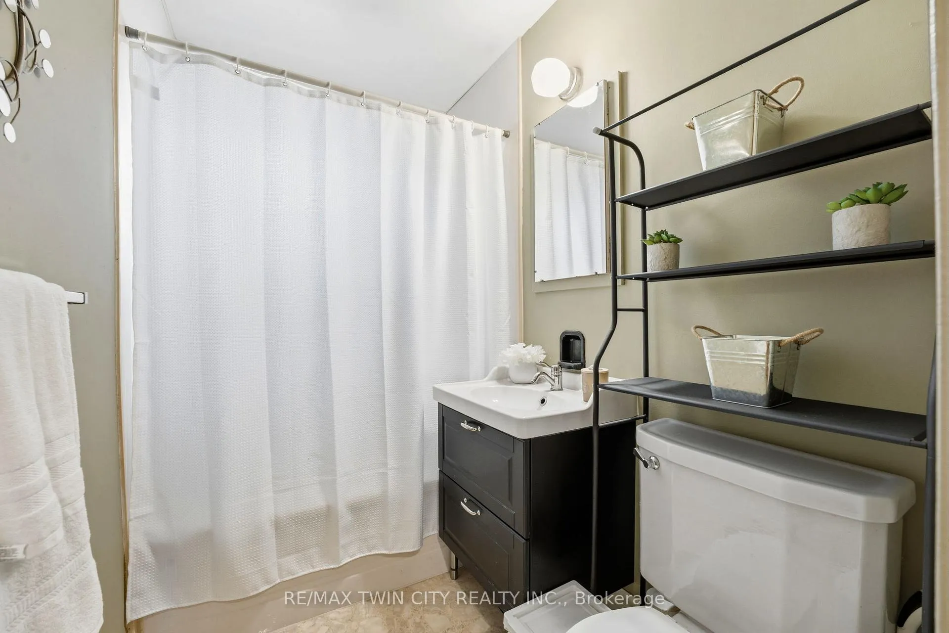 Photo 16 of 82 Glenview Avenue, Cambridge — HOMEH