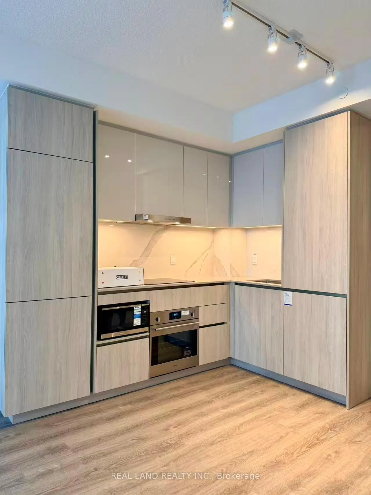 Photo 5 of Unit 4615, 8 Interchange Way, Vaughan, Vaughan Corporate Centre — HOMEH