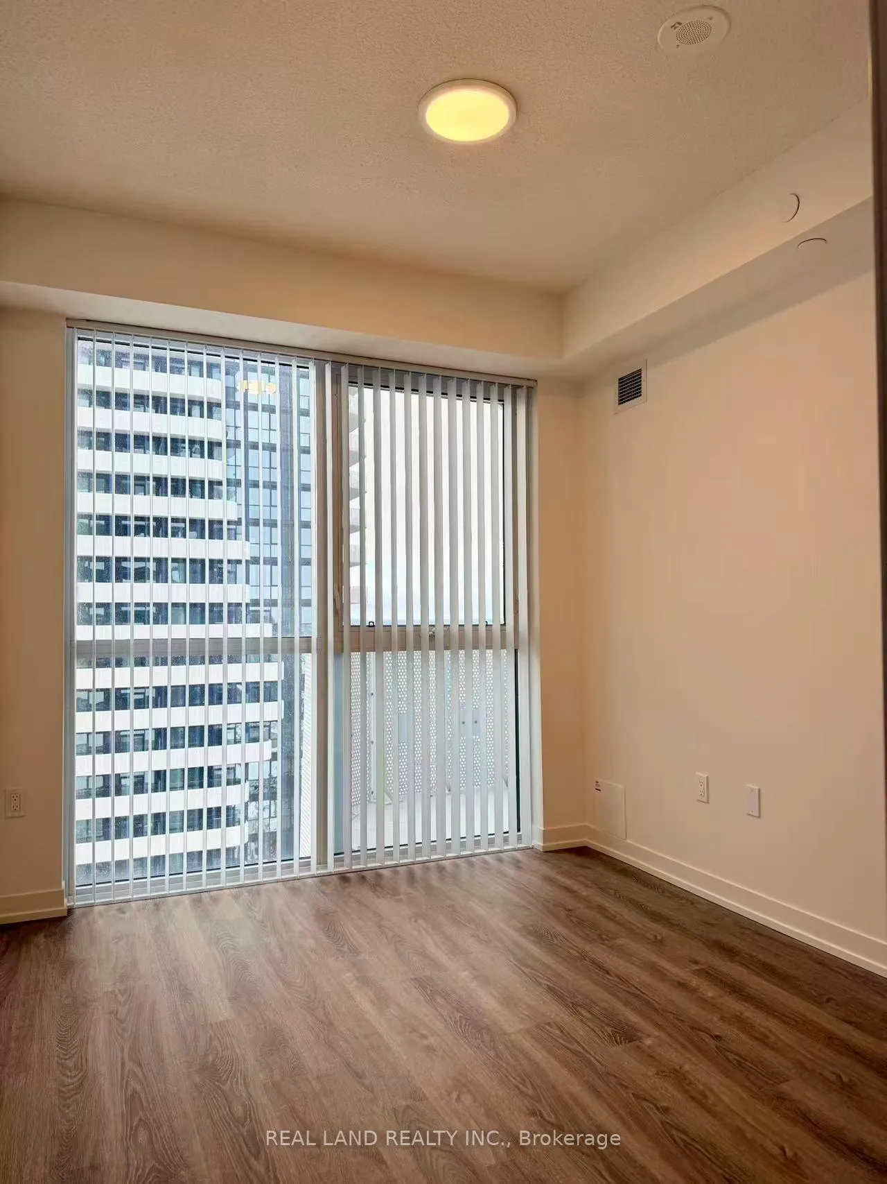 Photo 9 of Unit 4615, 8 Interchange Way, Vaughan, Vaughan Corporate Centre — HOMEH