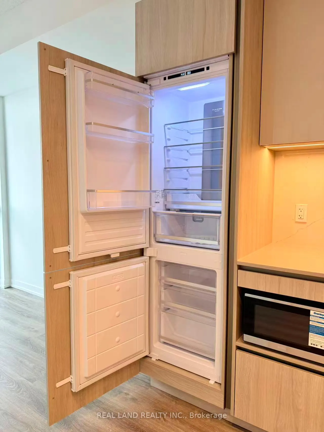 Photo 10 of Unit 4615, 8 Interchange Way, Vaughan, Vaughan Corporate Centre — HOMEH