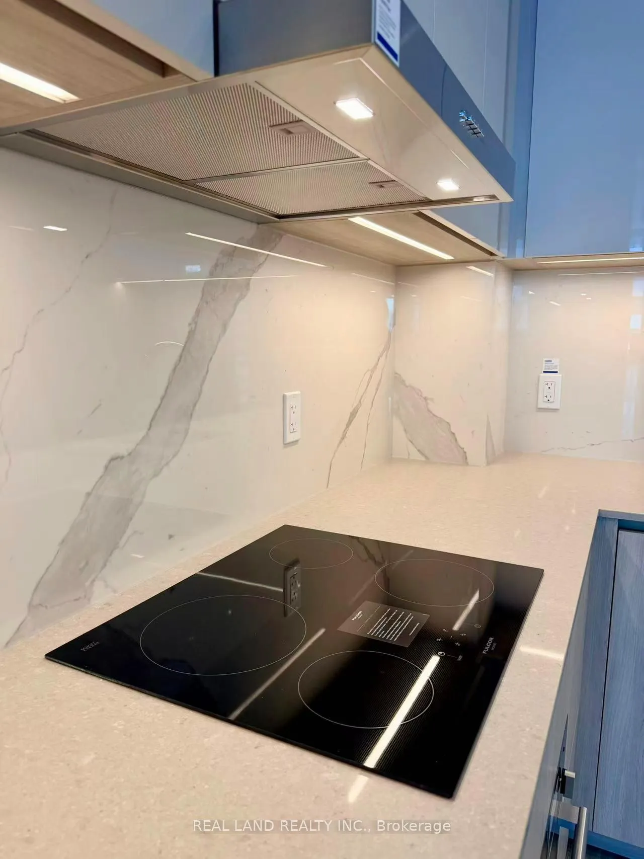 Photo 15 of Unit 4615, 8 Interchange Way, Vaughan, Vaughan Corporate Centre — HOMEH
