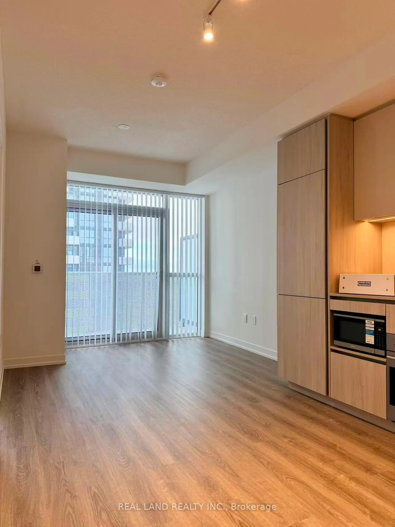 Photo 17 of Unit 4615, 8 Interchange Way, Vaughan, Vaughan Corporate Centre — HOMEH