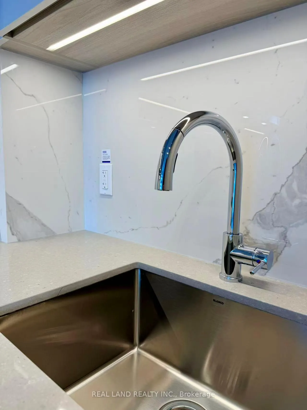 Photo 34 of Unit 4615, 8 Interchange Way, Vaughan, Vaughan Corporate Centre — HOMEH