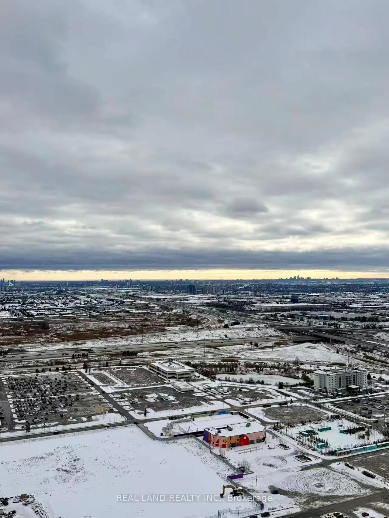 Photo 47 of Unit 4615, 8 Interchange Way, Vaughan, Vaughan Corporate Centre — HOMEH