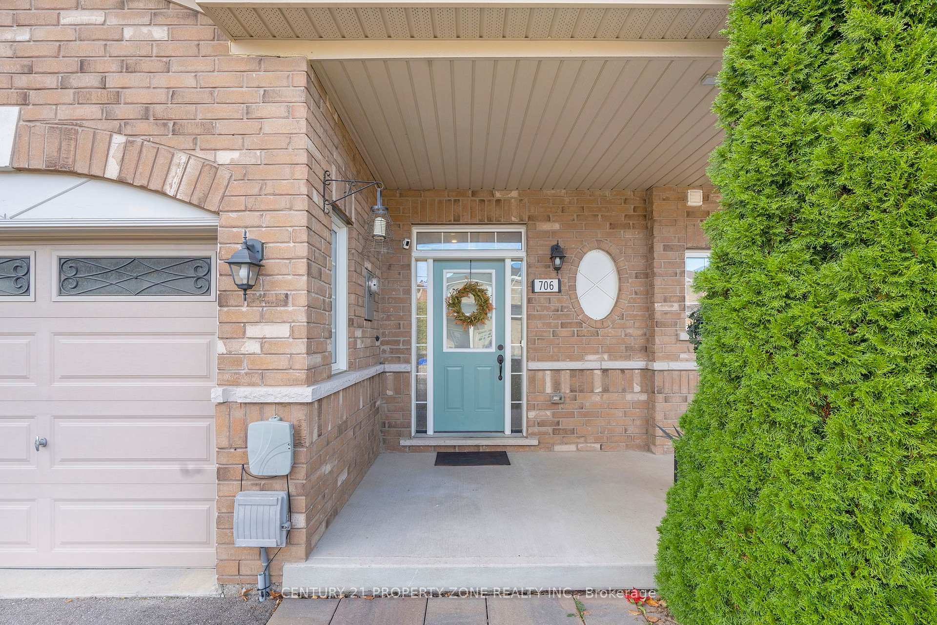 Photo 3 of 706 Agnew Crescent, Milton, Beaty — HOMEH