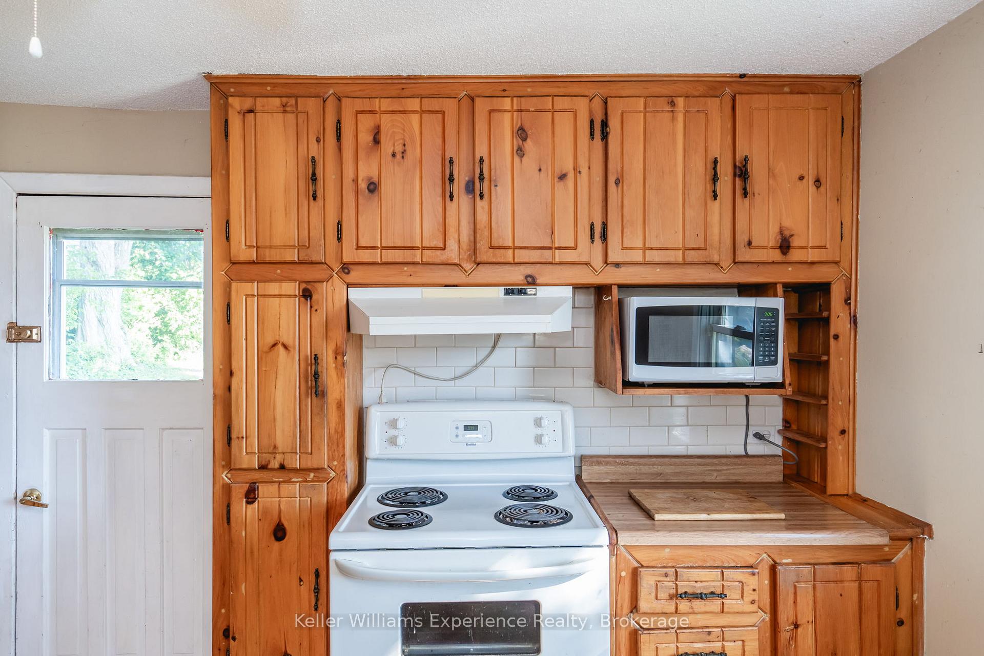 Photo 7 of 280 Hugel Avenue, Midland — HOMEH