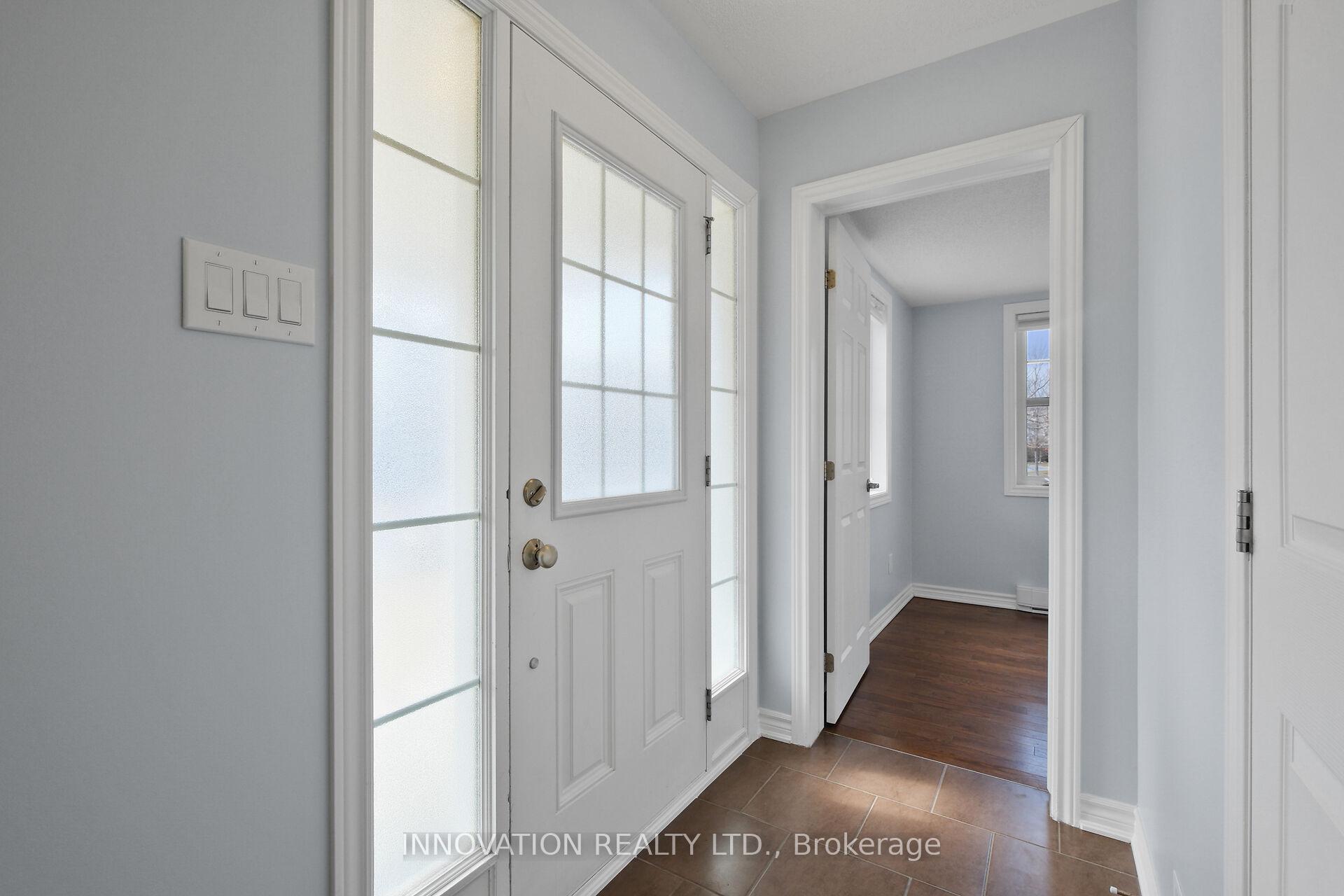Photo 3 of 613 Foxlight Circle, Ottawa, Kanata - Emerald Meadows/Trailwest — HOMEH