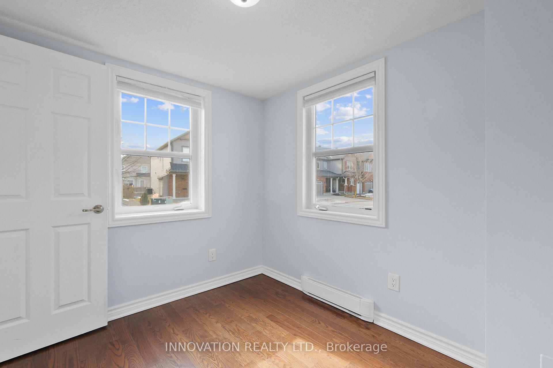 Photo 4 of 613 Foxlight Circle, Ottawa, Kanata - Emerald Meadows/Trailwest — HOMEH