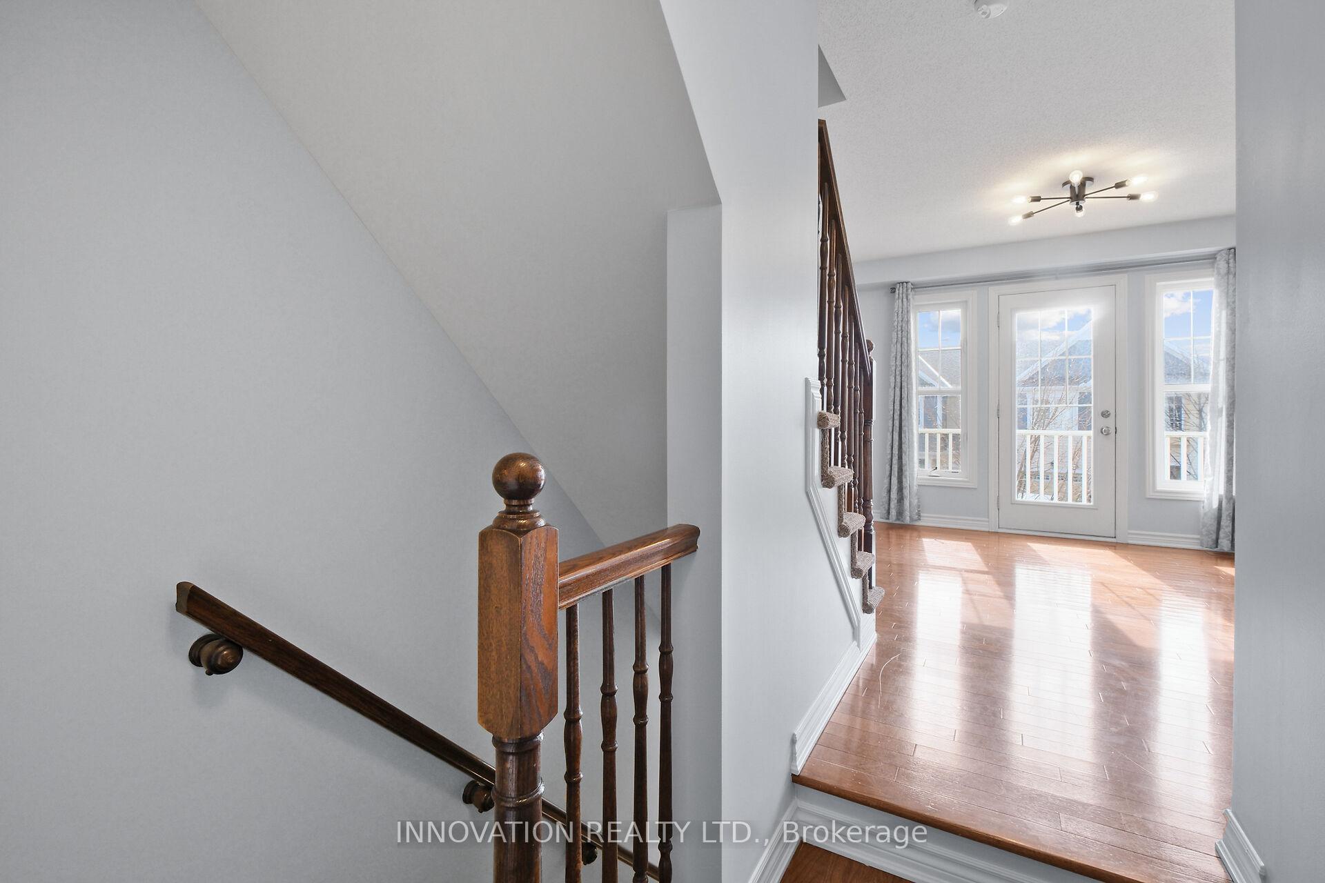 Photo 5 of 613 Foxlight Circle, Ottawa, Kanata - Emerald Meadows/Trailwest — HOMEH