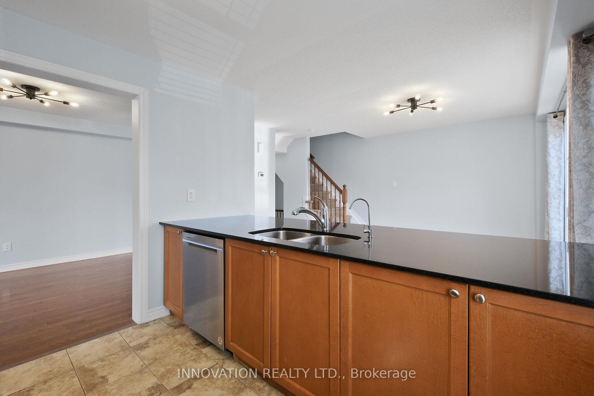 Photo 10 of 613 Foxlight Circle, Ottawa, Kanata - Emerald Meadows/Trailwest — HOMEH