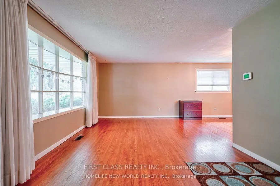 Photo 2 of 24 Markhaven Road, Markham, Unionville — HOMEH