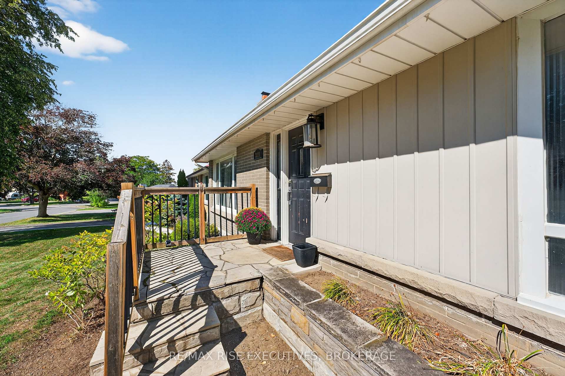 Photo 2 of 309 Arrowhead Place, Kingston, West of Sir John A. Blvd — HOMEH