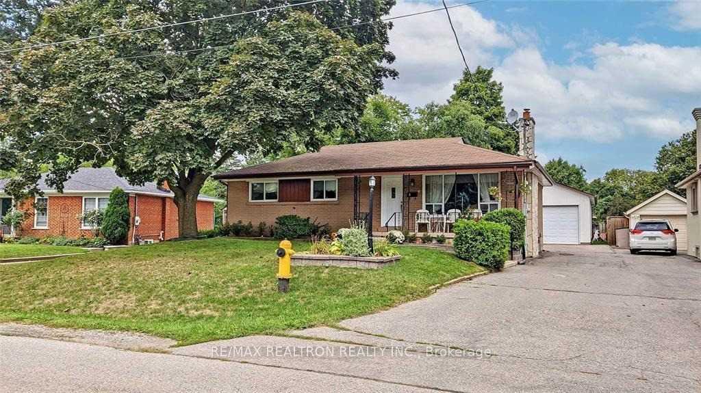 Photo 2 of 6 Winlaw Place, Markham, Old Markham Village — HOMEH