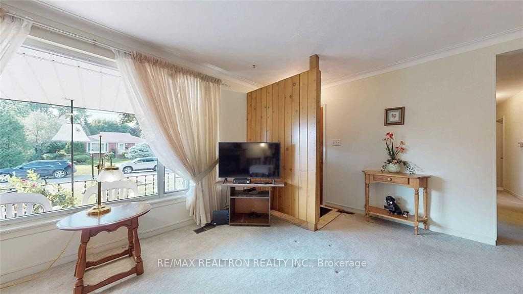 Photo 7 of 6 Winlaw Place, Markham, Old Markham Village — HOMEH