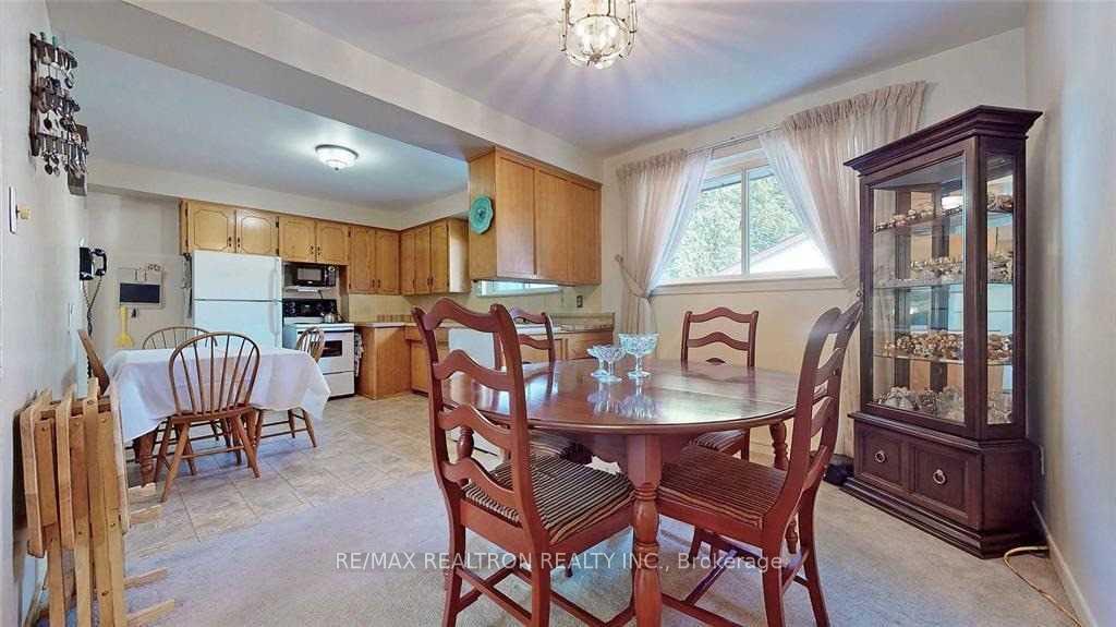 Photo 8 of 6 Winlaw Place, Markham, Old Markham Village — HOMEH