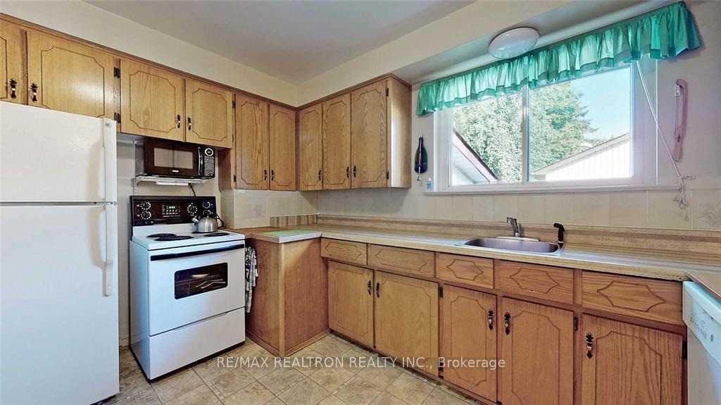 Photo 9 of 6 Winlaw Place, Markham, Old Markham Village — HOMEH