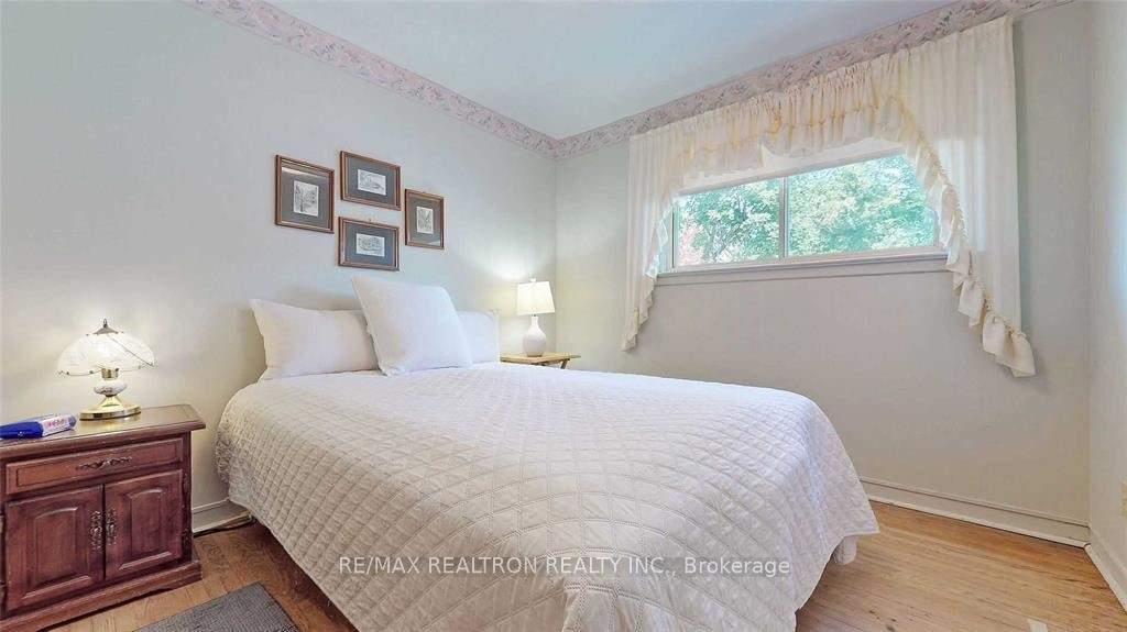 Photo 13 of 6 Winlaw Place, Markham, Old Markham Village — HOMEH