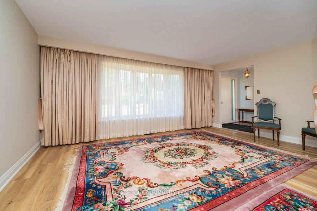 Photo 2 of 15 Stornoway Crescent, Markham, Royal Orchard — HOMEH