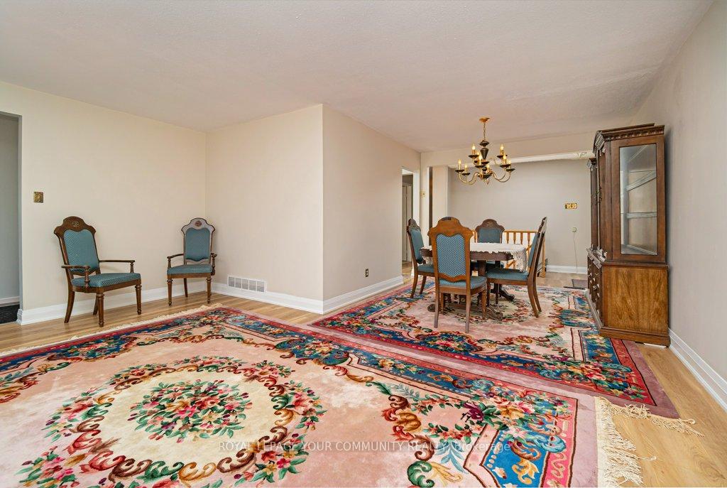 Photo 4 of 15 Stornoway Crescent, Markham, Royal Orchard — HOMEH