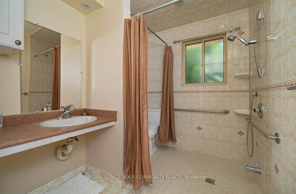 Photo 13 of 15 Stornoway Crescent, Markham, Royal Orchard — HOMEH