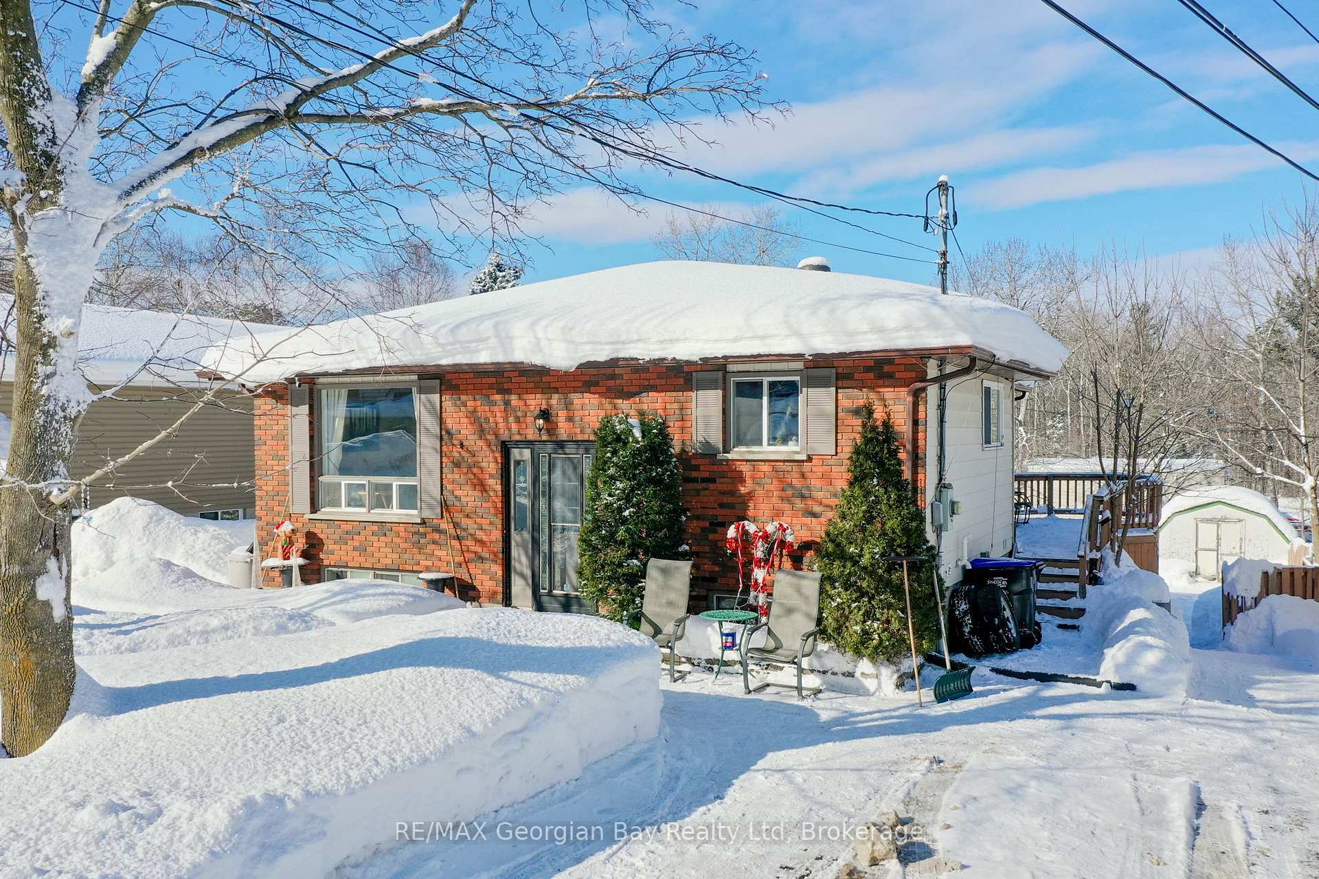Photo 2 of 758 Ontario Street, Midland — HOMEH