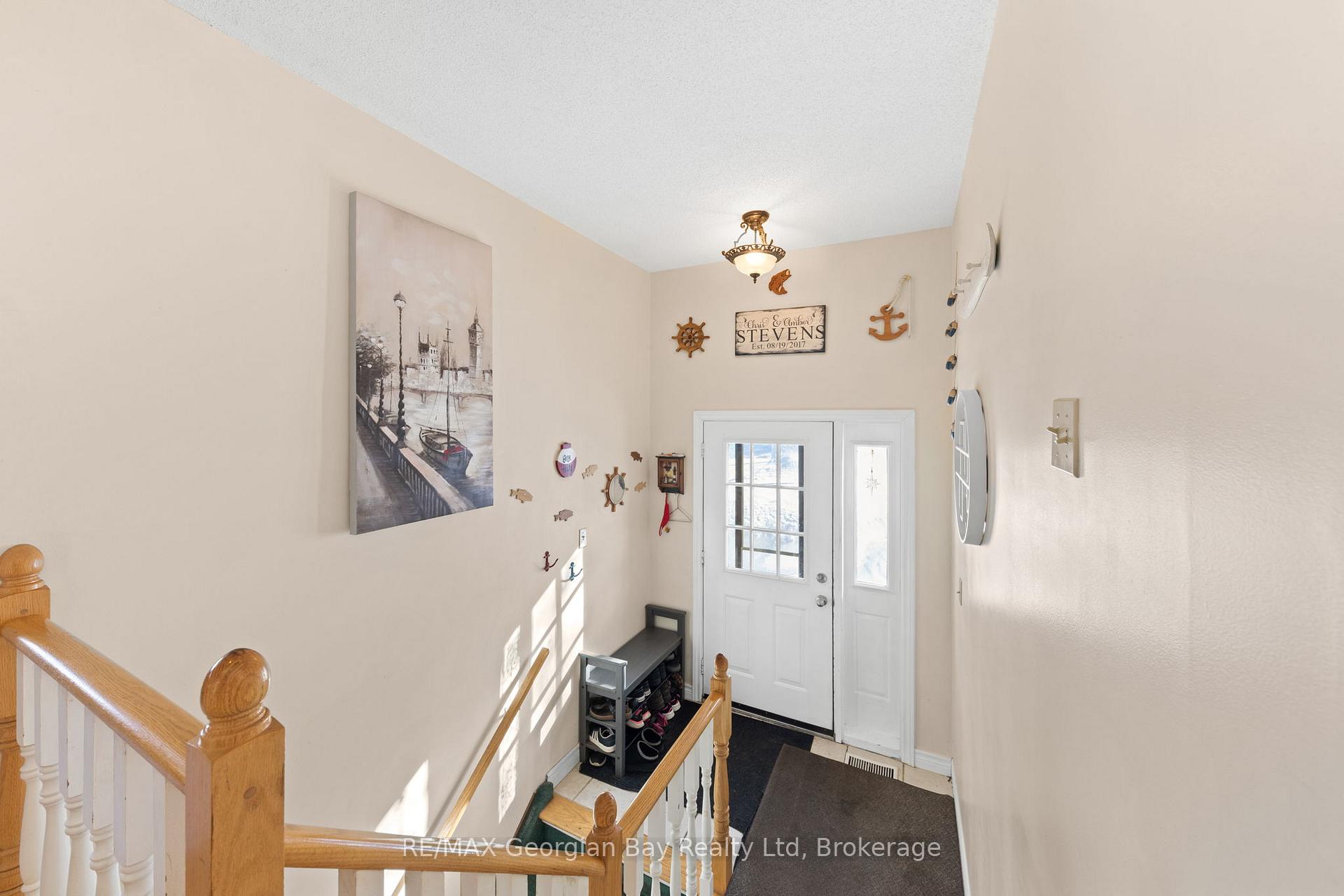 Photo 4 of 758 Ontario Street, Midland — HOMEH