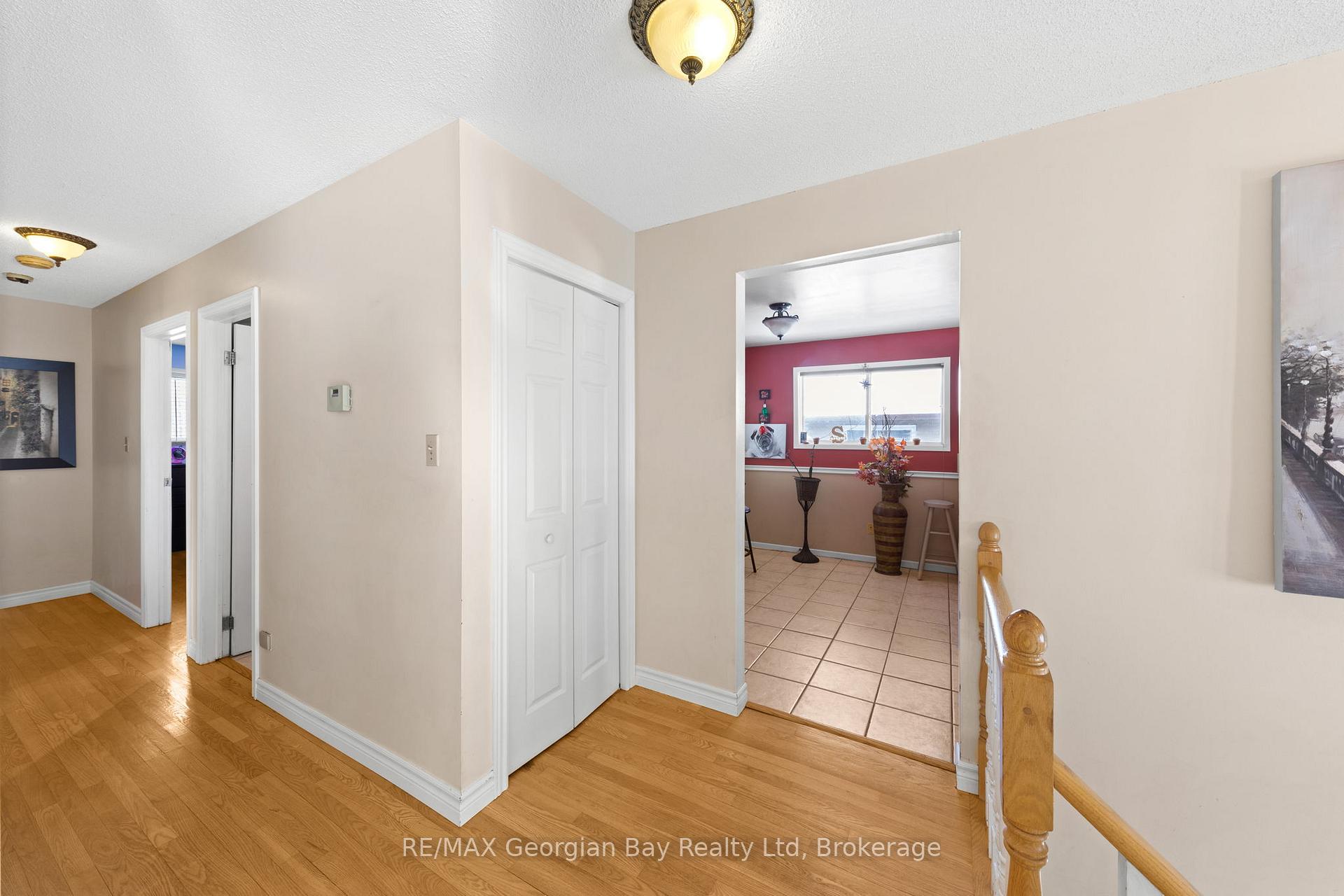 Photo 5 of 758 Ontario Street, Midland — HOMEH