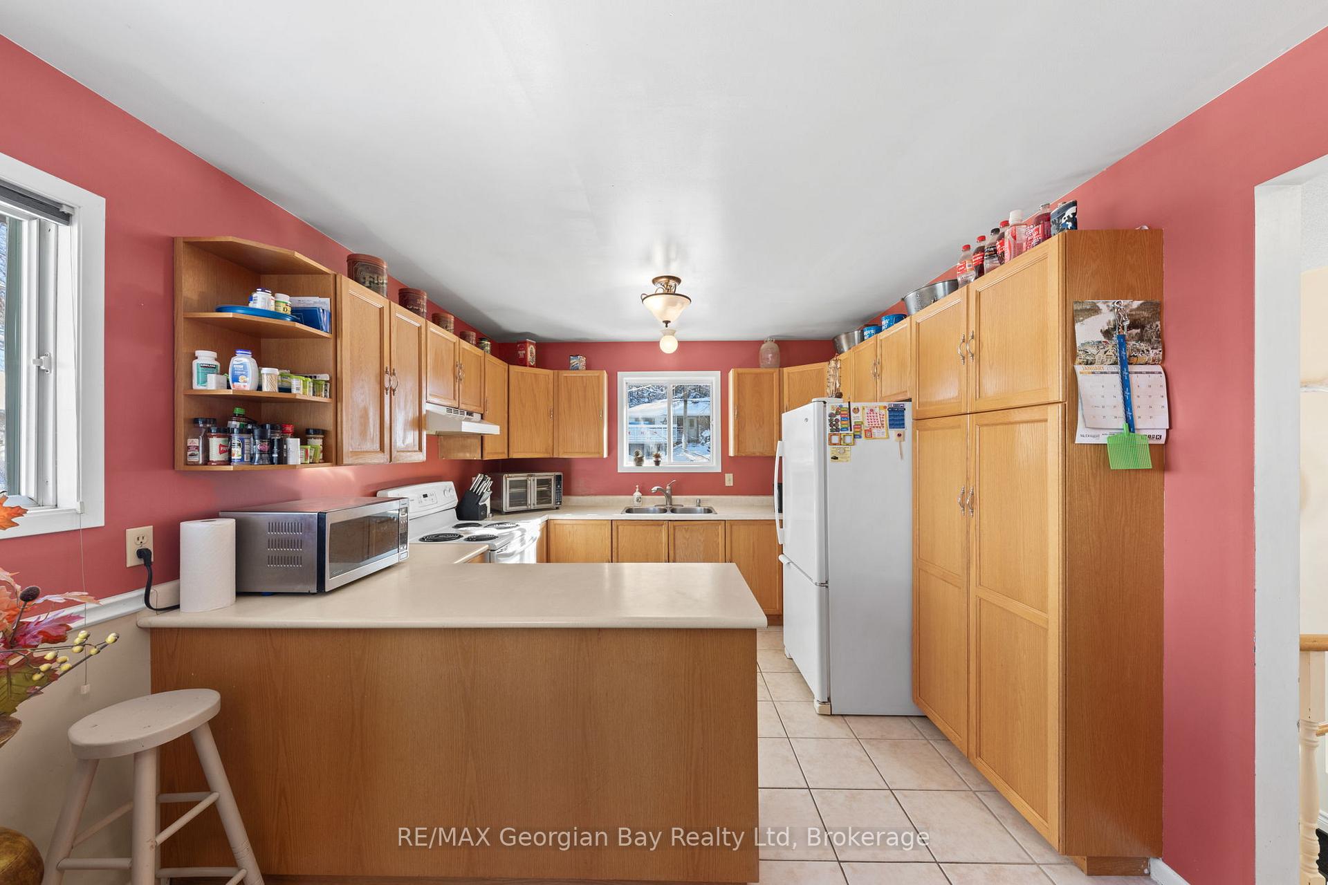 Photo 8 of 758 Ontario Street, Midland — HOMEH