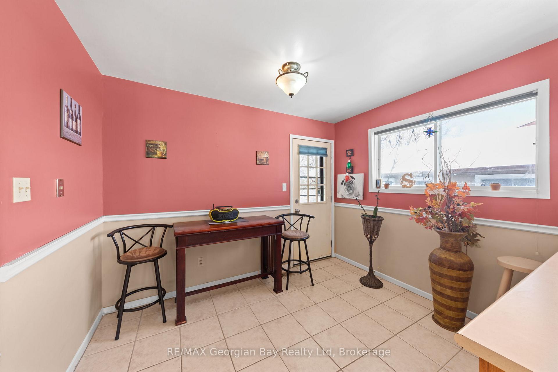 Photo 11 of 758 Ontario Street, Midland — HOMEH
