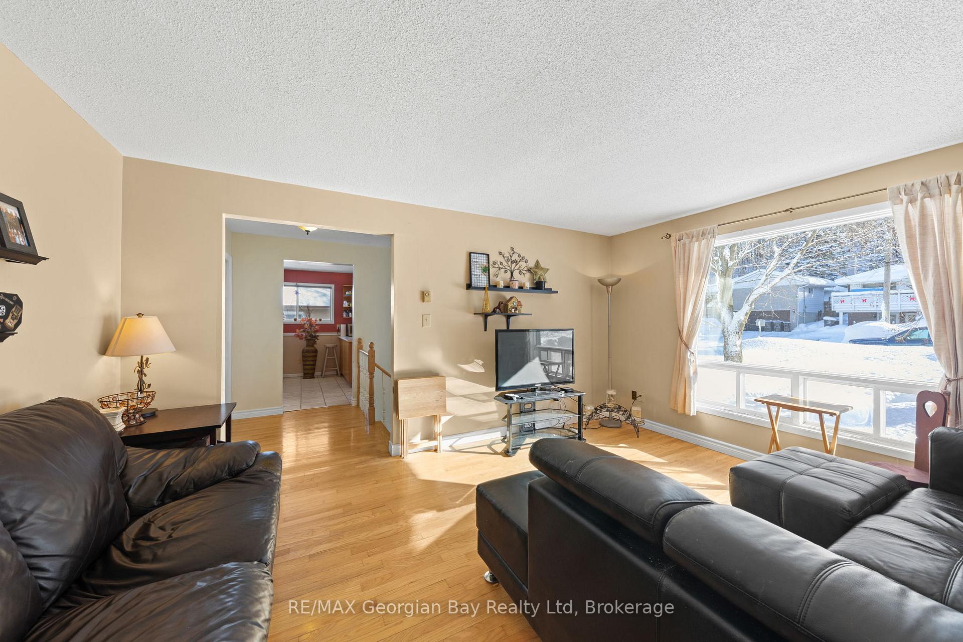 Photo 14 of 758 Ontario Street, Midland — HOMEH
