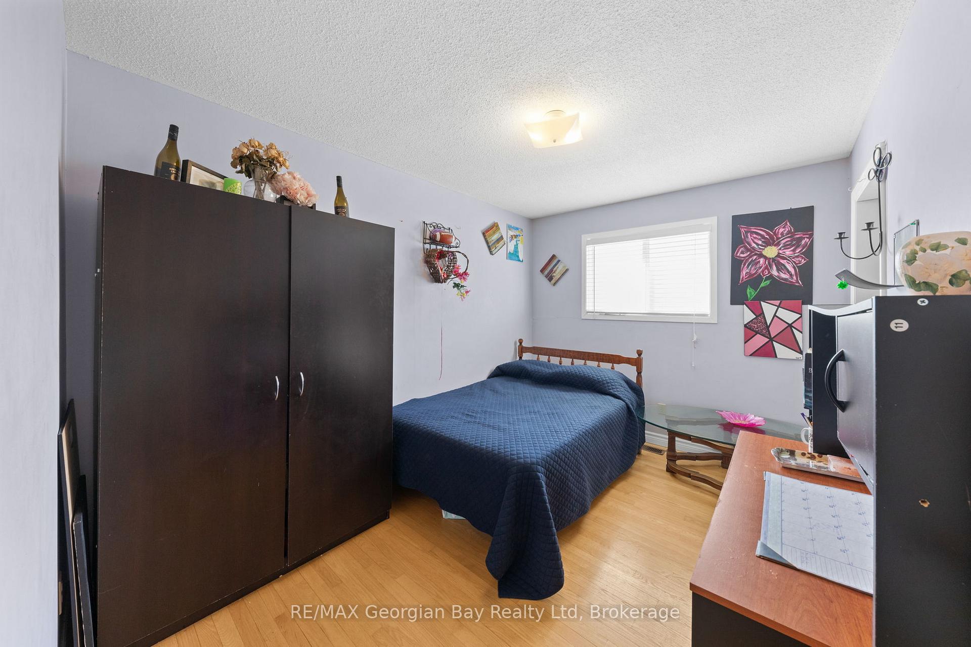 Photo 18 of 758 Ontario Street, Midland — HOMEH