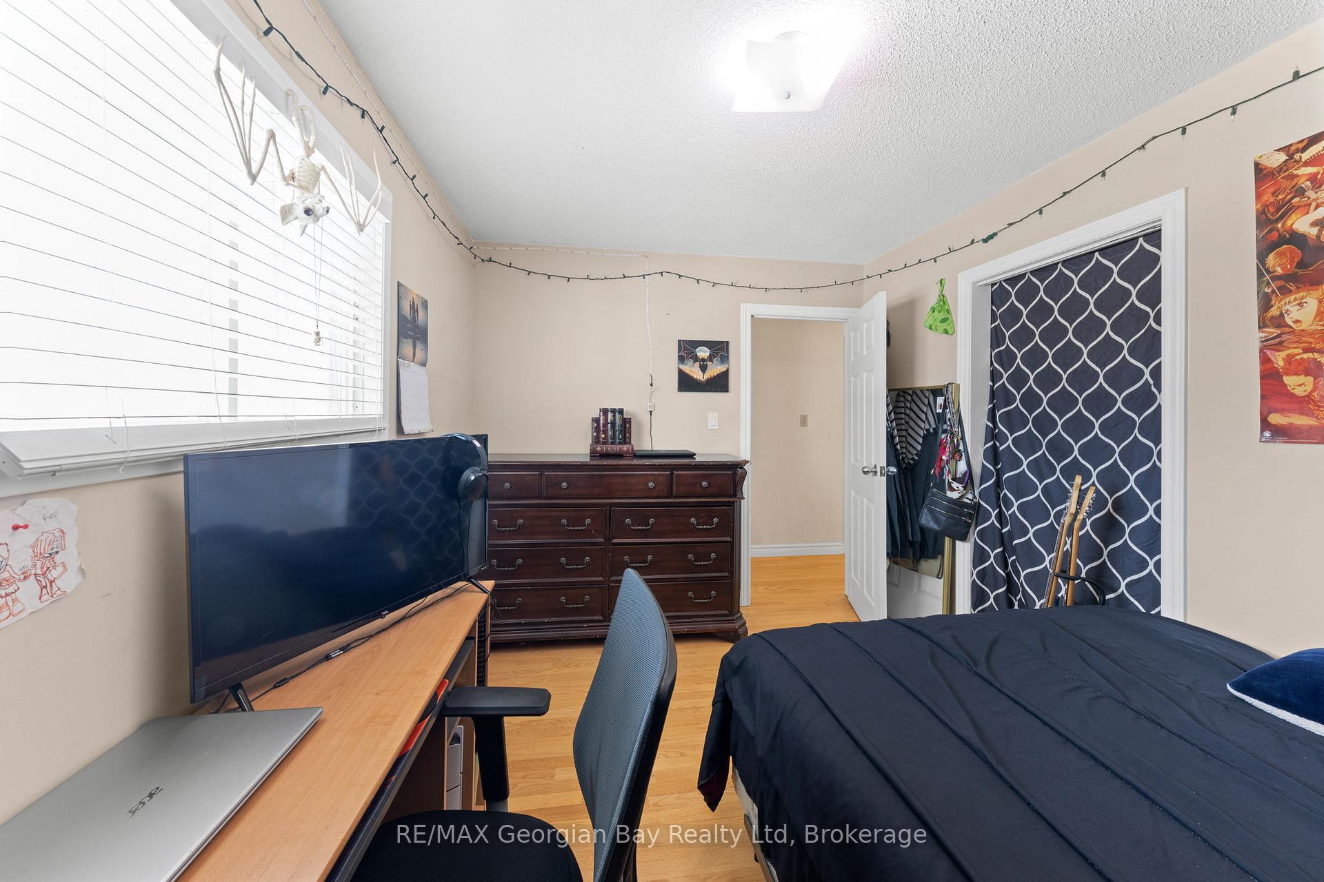 Photo 21 of 758 Ontario Street, Midland — HOMEH