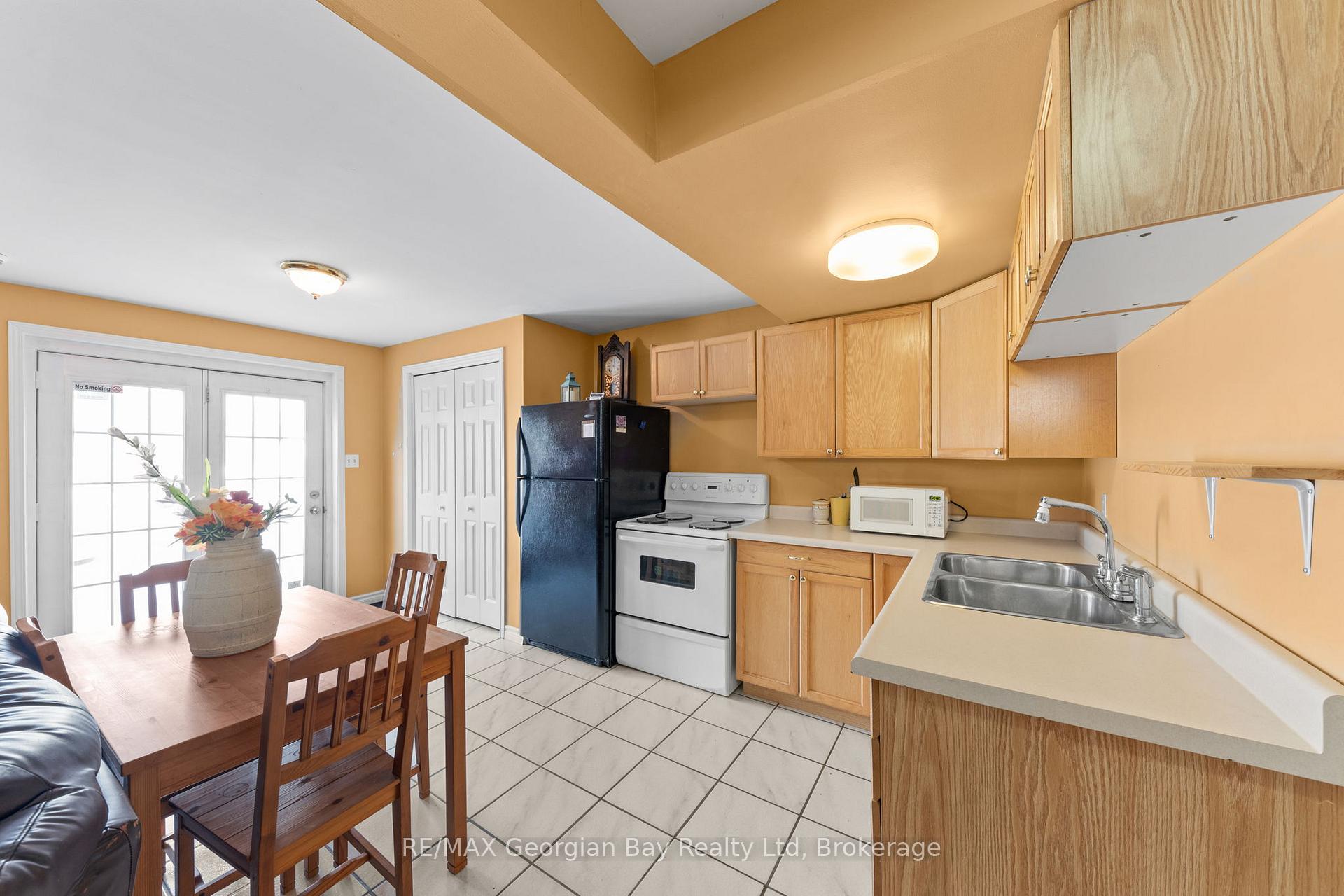 Photo 25 of 758 Ontario Street, Midland — HOMEH