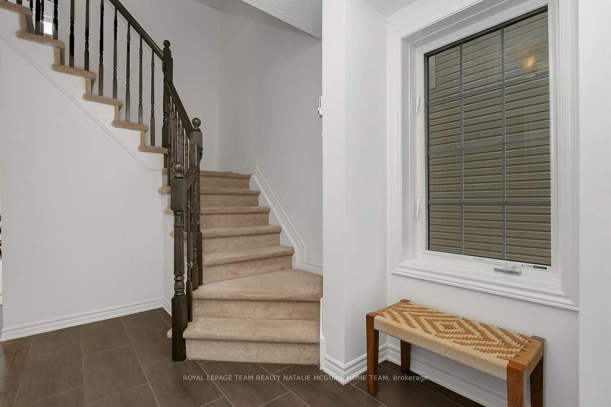 Photo 3 of 418 Coldwater Crescent, Ottawa, Kanata - Emerald Meadows/Trailwest — HOMEH