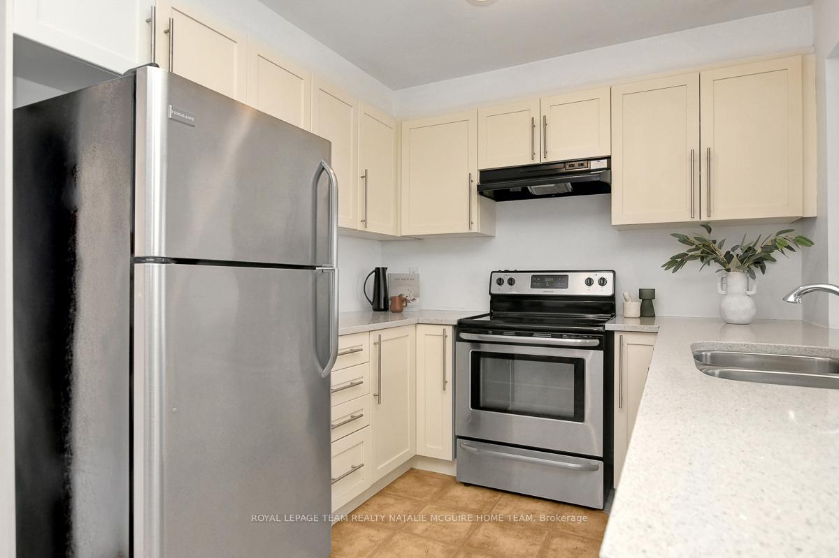 Photo 18 of 418 Coldwater Crescent, Ottawa, Kanata - Emerald Meadows/Trailwest — HOMEH
